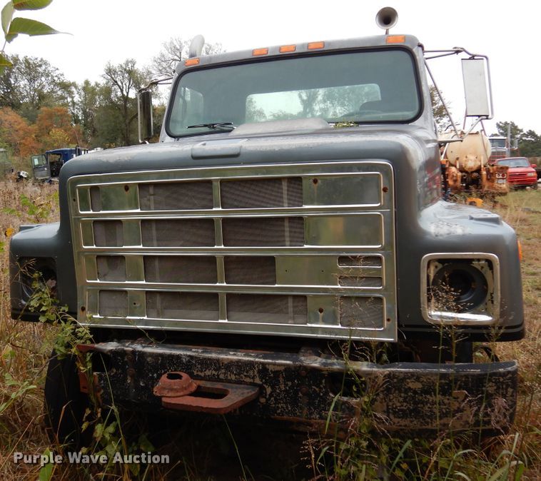 image for item JT9460 1978 International  truck cab and chassis