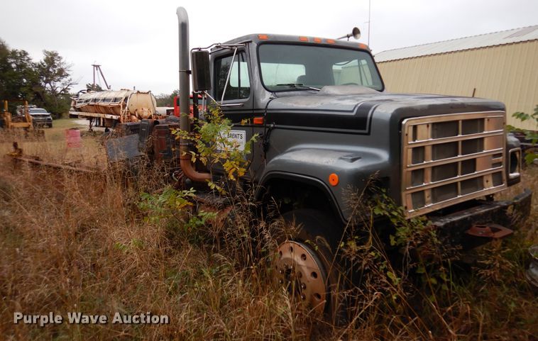 image for item JT9460 1978 International  truck cab and chassis