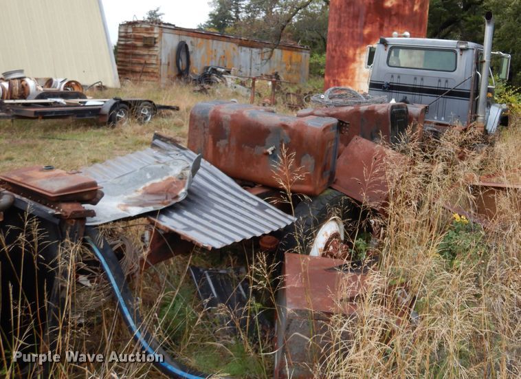 image for item JT9460 1978 International  truck cab and chassis