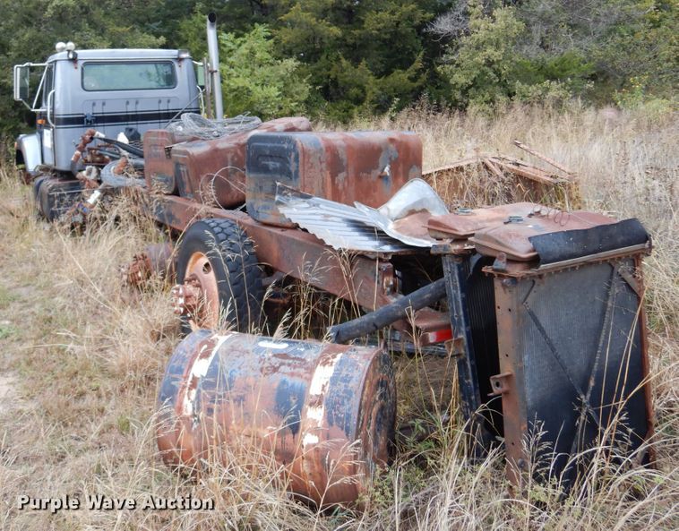 image for item JT9460 1978 International  truck cab and chassis