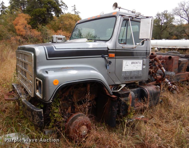 image for item JT9460 1978 International  truck cab and chassis