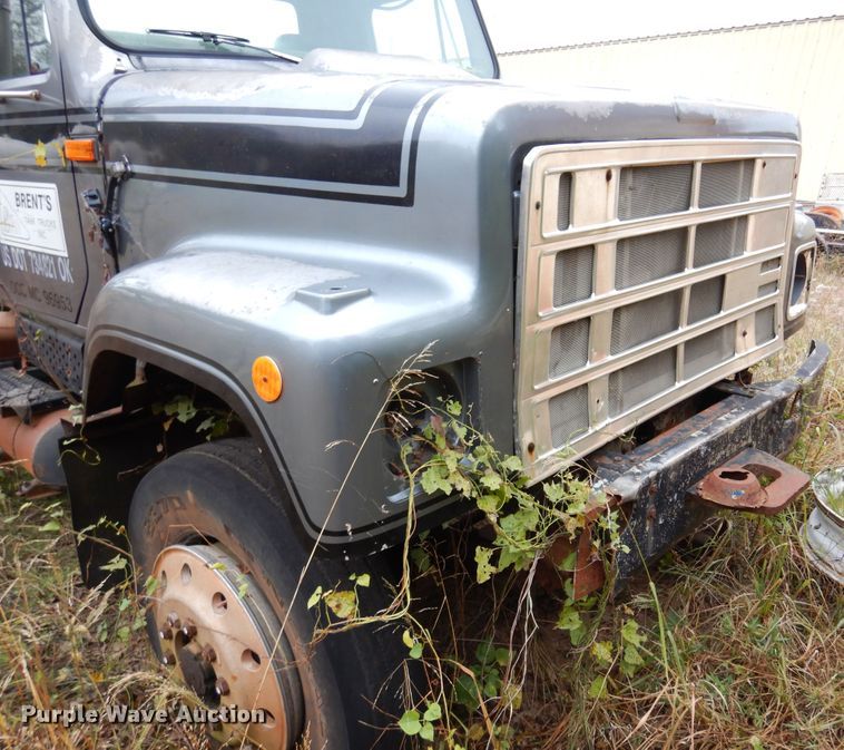 image for item JT9460 1978 International  truck cab and chassis