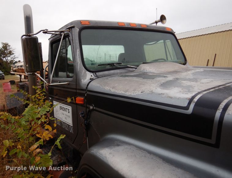 image for item JT9460 1978 International  truck cab and chassis