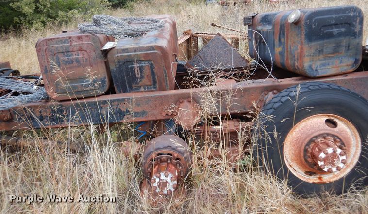 image for item JT9460 1978 International  truck cab and chassis