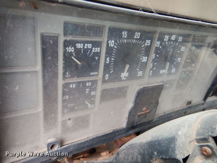 image for item JT9460 1978 International  truck cab and chassis