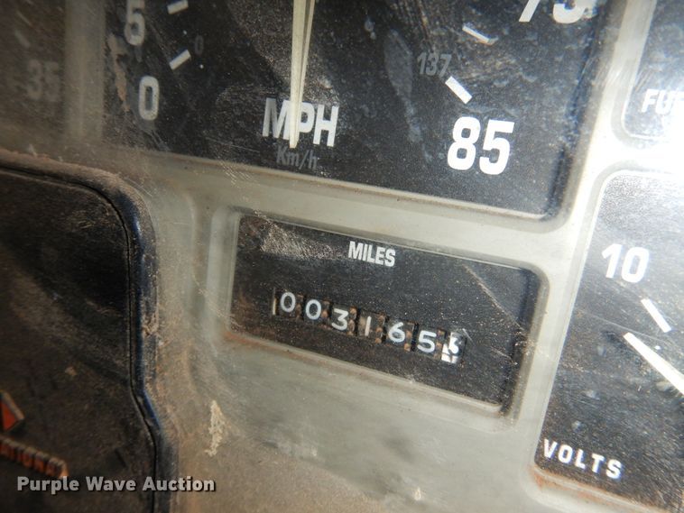 image for item JT9460 1978 International  truck cab and chassis