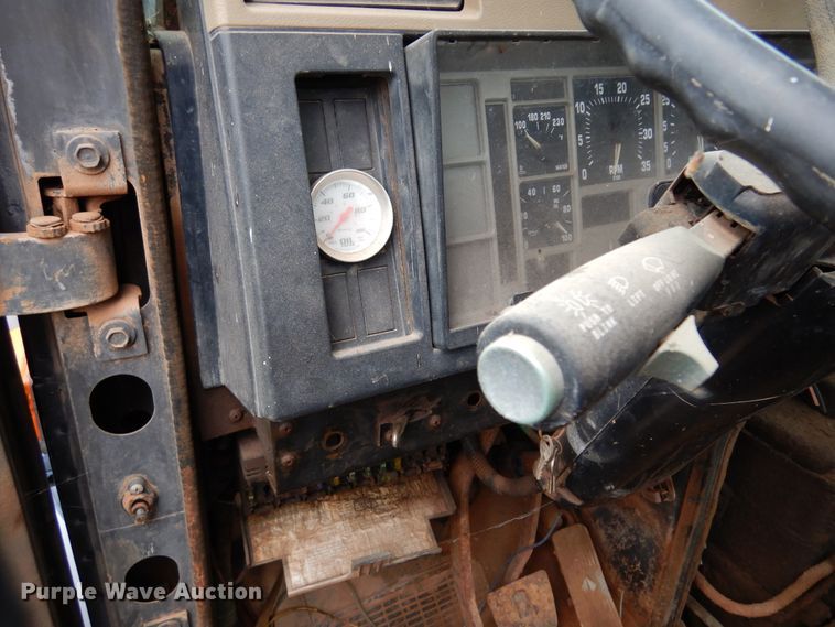 image for item JT9460 1978 International  truck cab and chassis