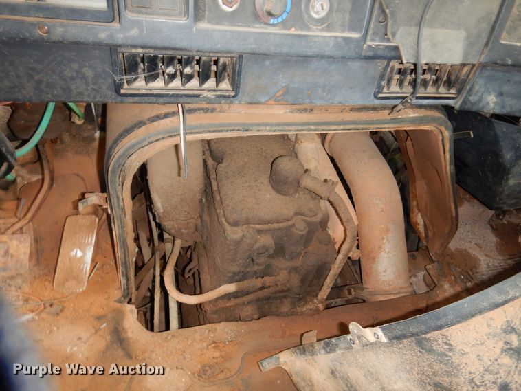 image for item JT9460 1978 International  truck cab and chassis