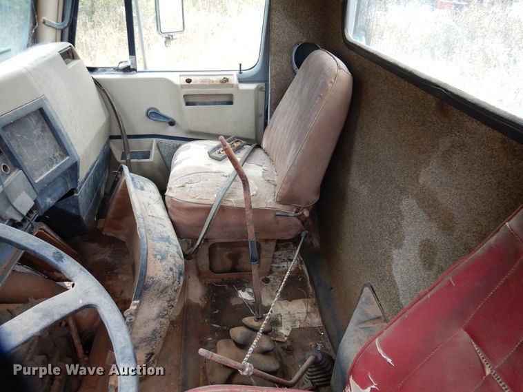 image for item JT9460 1978 International  truck cab and chassis