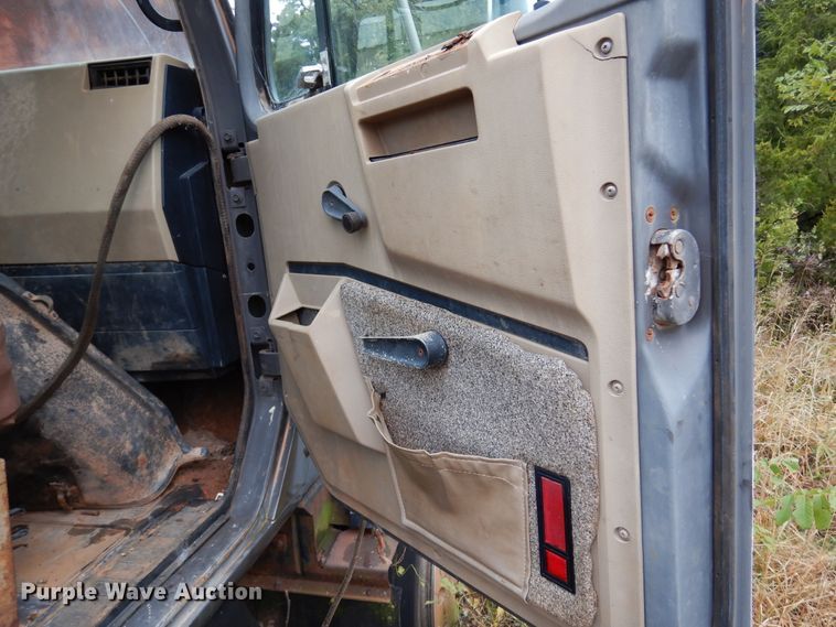 image for item JT9460 1978 International  truck cab and chassis