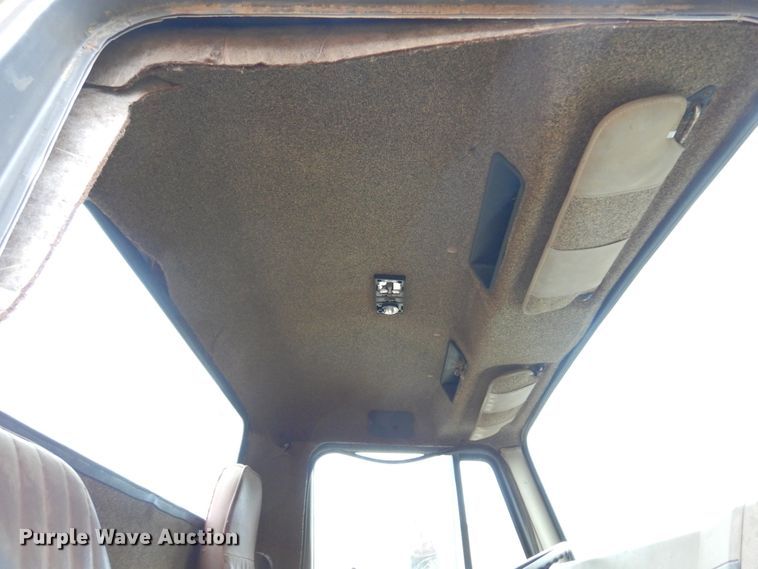 image for item JT9460 1978 International  truck cab and chassis