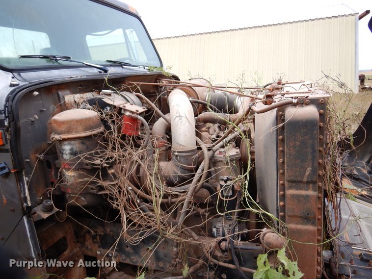 image for item JT9460 1978 International  truck cab and chassis