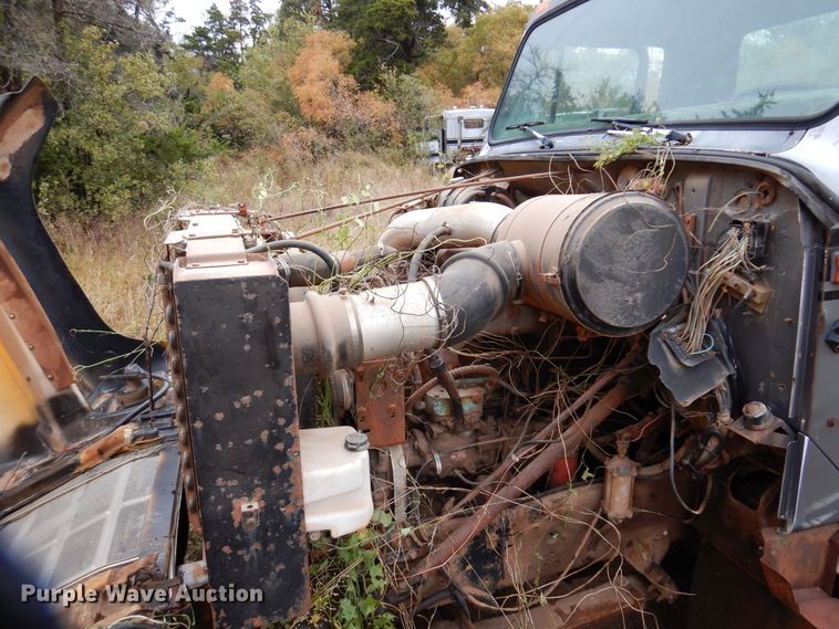 image for item JT9460 1978 International  truck cab and chassis