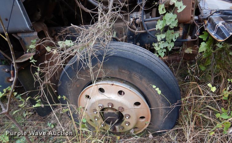 image for item JT9460 1978 International  truck cab and chassis