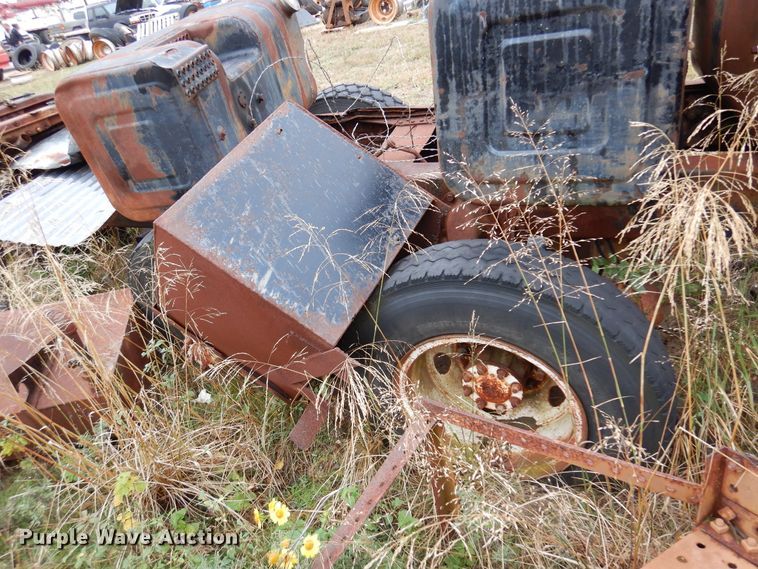 image for item JT9460 1978 International  truck cab and chassis