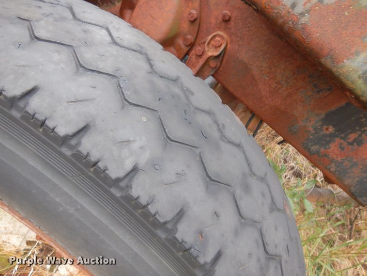 image for item JT9460 1978 International  truck cab and chassis