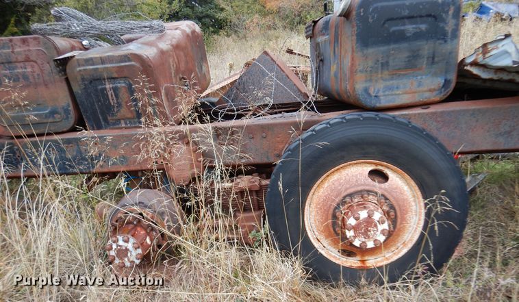 image for item JT9460 1978 International  truck cab and chassis