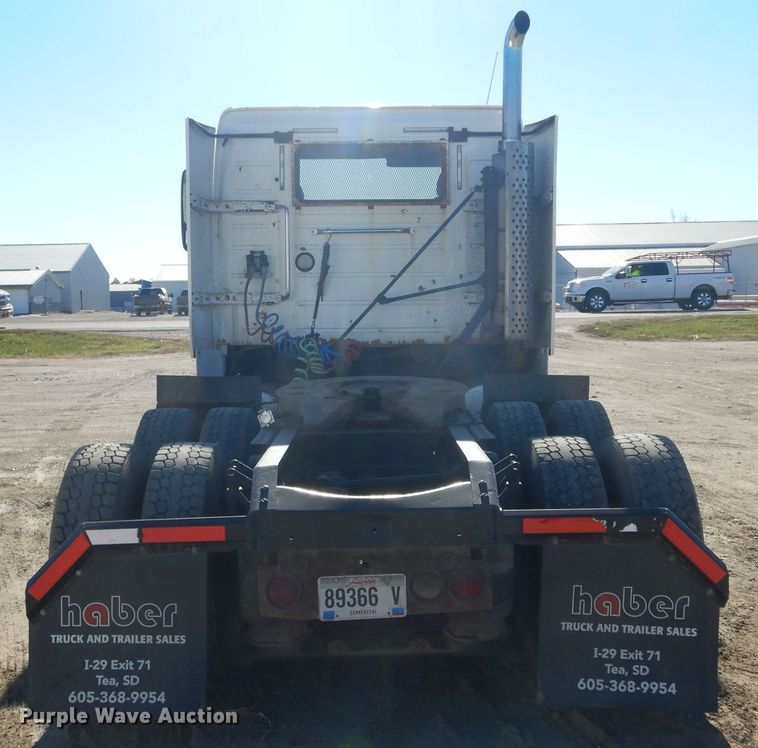 image for item KO9165 2000 Volvo VNL  semi truck