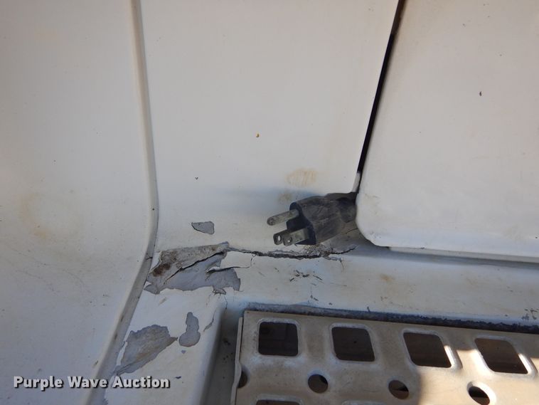 image for item KO9165 2000 Volvo VNL  semi truck