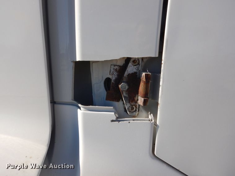 image for item KO9165 2000 Volvo VNL  semi truck