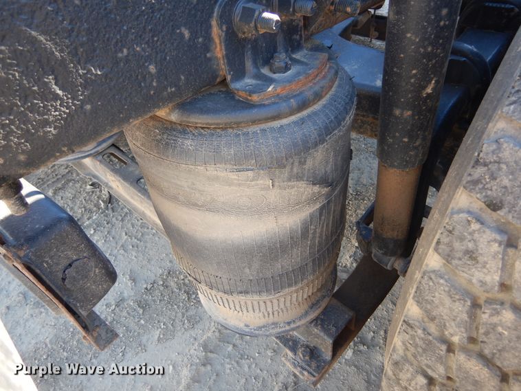 image for item KO9165 2000 Volvo VNL  semi truck