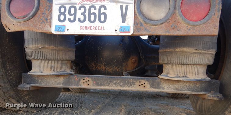 image for item KO9165 2000 Volvo VNL  semi truck