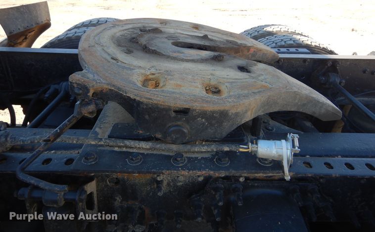 image for item KO9165 2000 Volvo VNL  semi truck