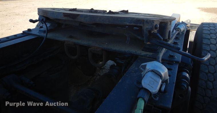 image for item KO9165 2000 Volvo VNL  semi truck