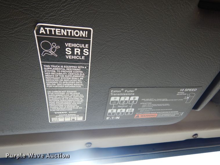 image for item KO9165 2000 Volvo VNL  semi truck