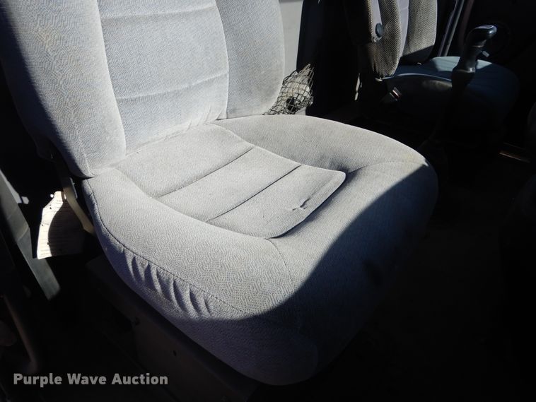 image for item KO9165 2000 Volvo VNL  semi truck