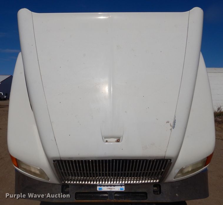 image for item KO9165 2000 Volvo VNL  semi truck