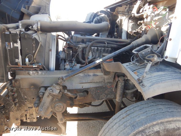 image for item KO9165 2000 Volvo VNL  semi truck