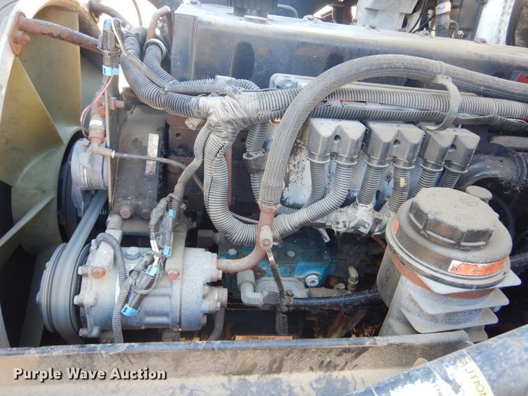 image for item KO9165 2000 Volvo VNL  semi truck