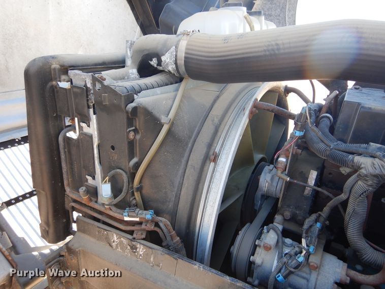 image for item KO9165 2000 Volvo VNL  semi truck