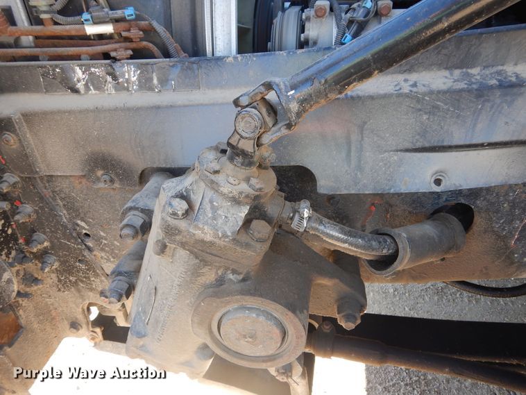 image for item KO9165 2000 Volvo VNL  semi truck