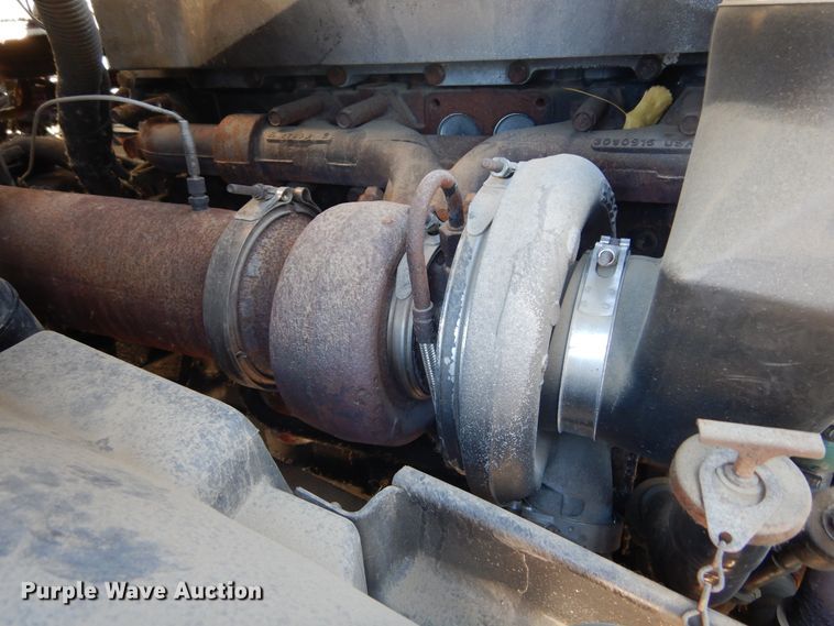 image for item KO9165 2000 Volvo VNL  semi truck