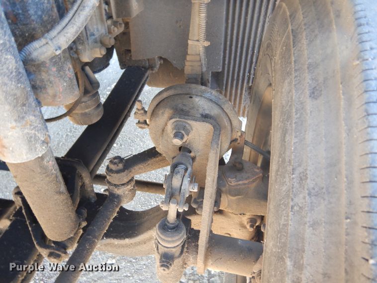 image for item KO9165 2000 Volvo VNL  semi truck