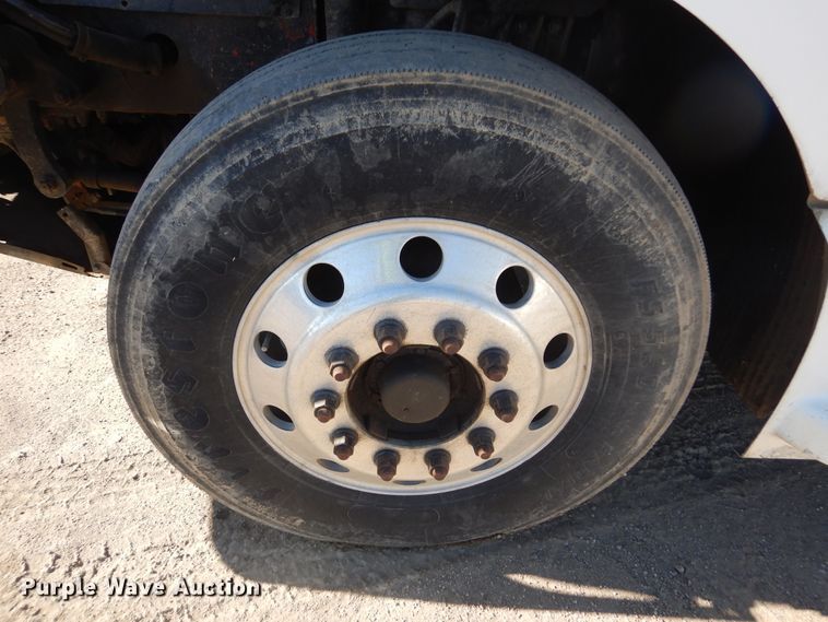 image for item KO9165 2000 Volvo VNL  semi truck