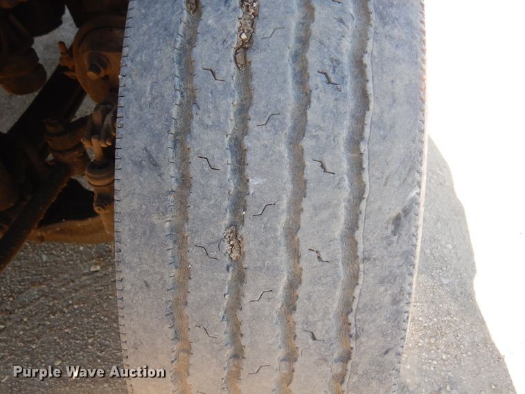 image for item KO9165 2000 Volvo VNL  semi truck