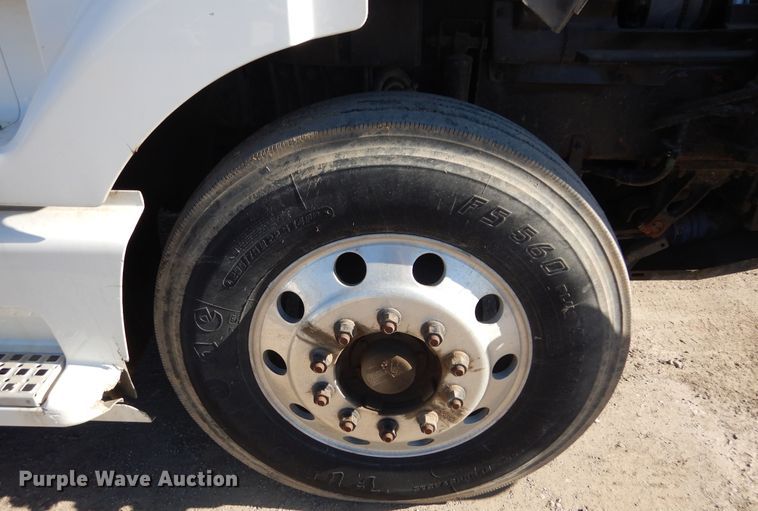 image for item KO9165 2000 Volvo VNL  semi truck