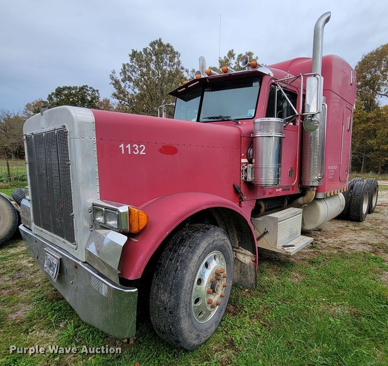 image for item KQ9096 1999 Peterbilt 379  semi truck