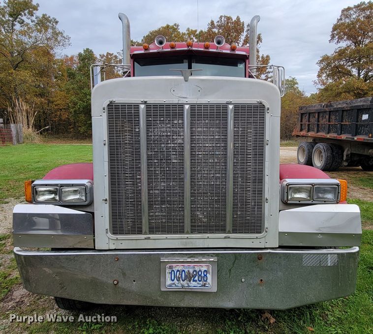 image for item KQ9096 1999 Peterbilt 379  semi truck
