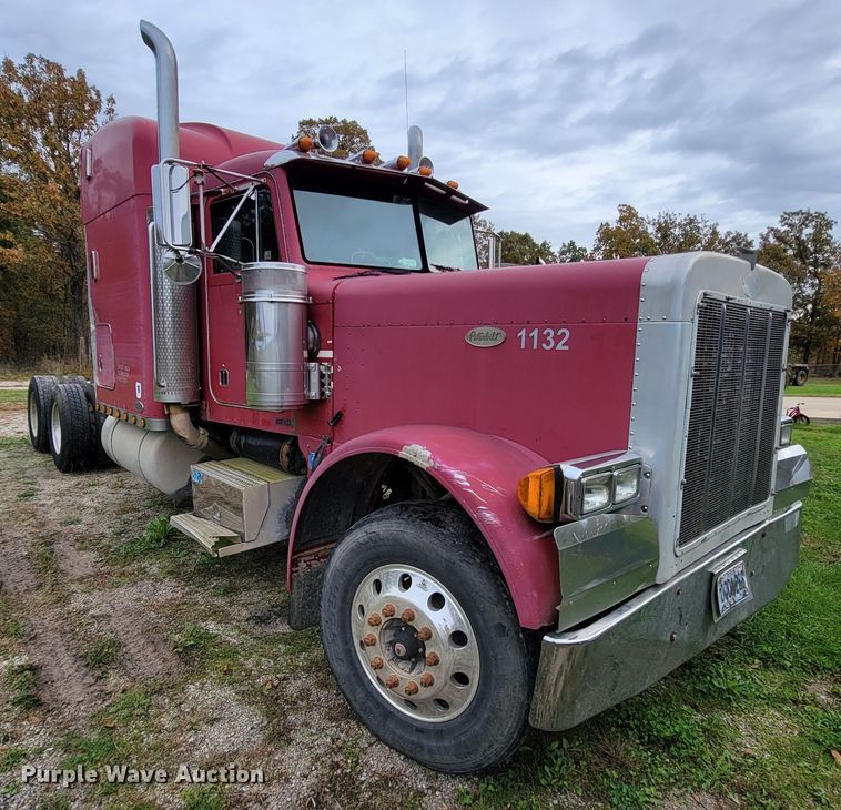 image for item KQ9096 1999 Peterbilt 379  semi truck