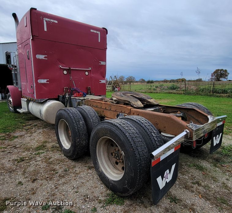 image for item KQ9096 1999 Peterbilt 379  semi truck