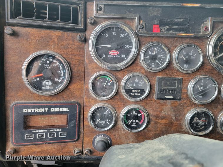 image for item KQ9096 1999 Peterbilt 379  semi truck