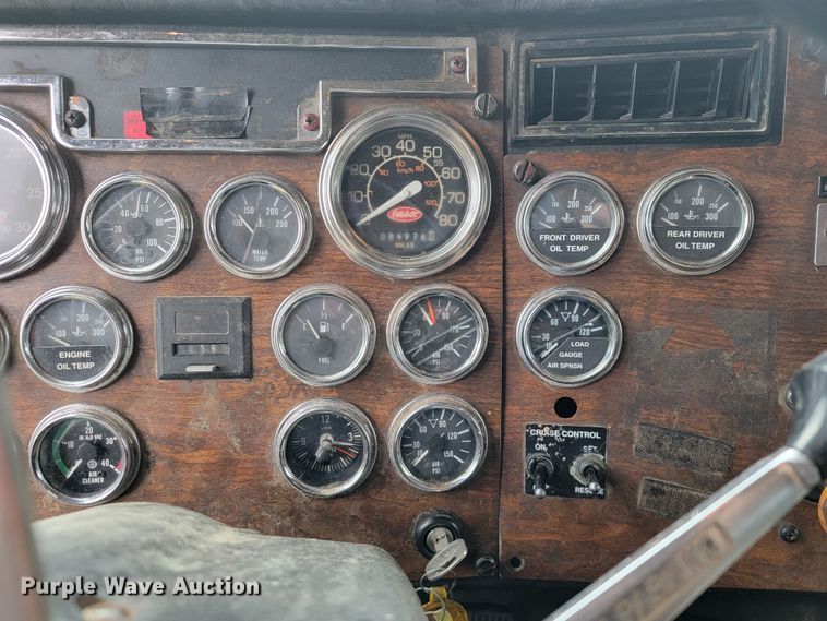 image for item KQ9096 1999 Peterbilt 379  semi truck