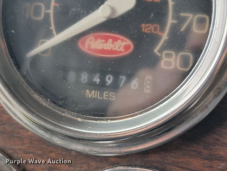 image for item KQ9096 1999 Peterbilt 379  semi truck