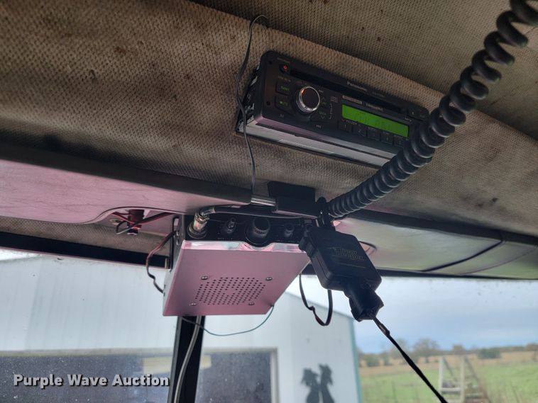 image for item KQ9096 1999 Peterbilt 379  semi truck