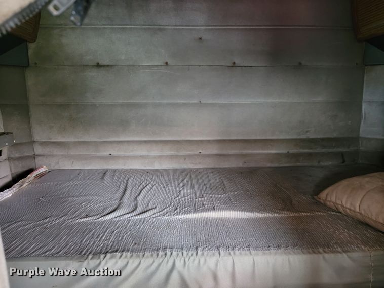 image for item KQ9096 1999 Peterbilt 379  semi truck