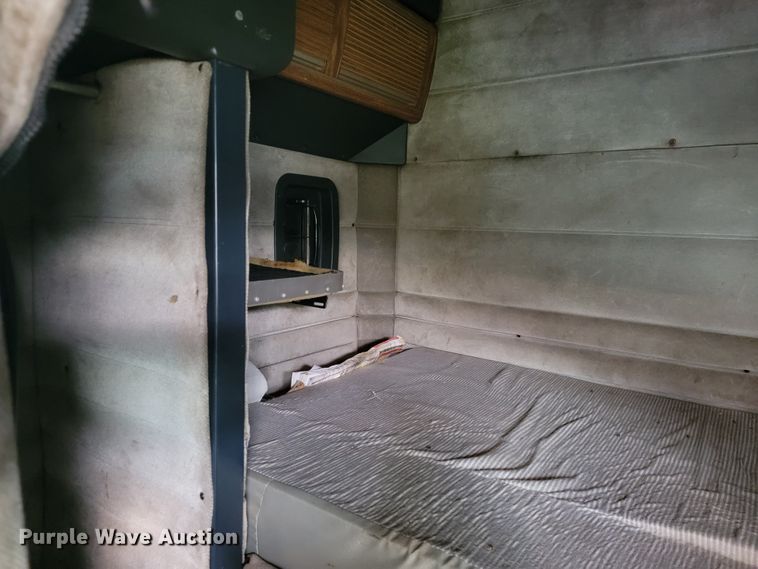 image for item KQ9096 1999 Peterbilt 379  semi truck